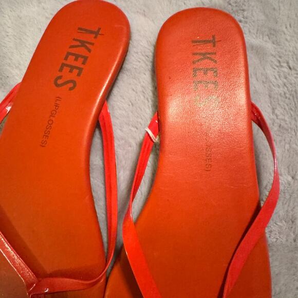 TKEES Flip Flops Women's Lip Glosses Thin Strap Coral Orange Flats Sandals sz 9 - Picture 2 of 4